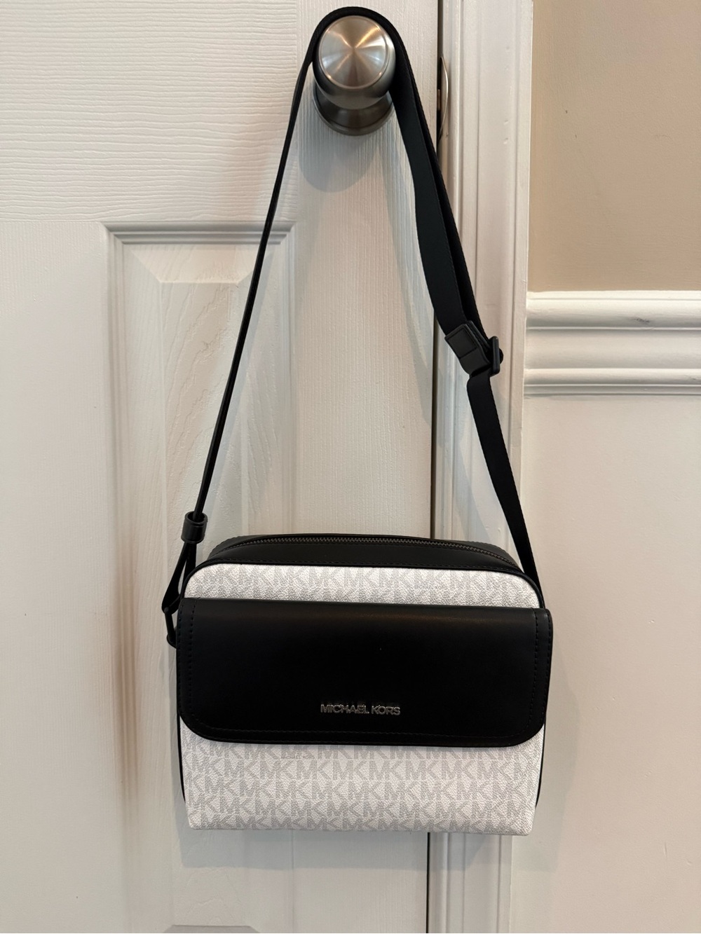 MICHAEL KORS Cooper Signature Logo Crossbody Camera Bag